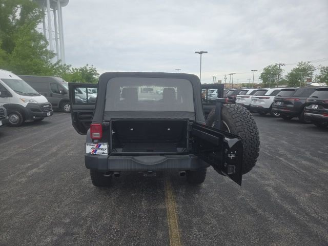 Used 2016 Jeep Wrangler Rubicon w/ Connectivity Group AWD/4WD image 31