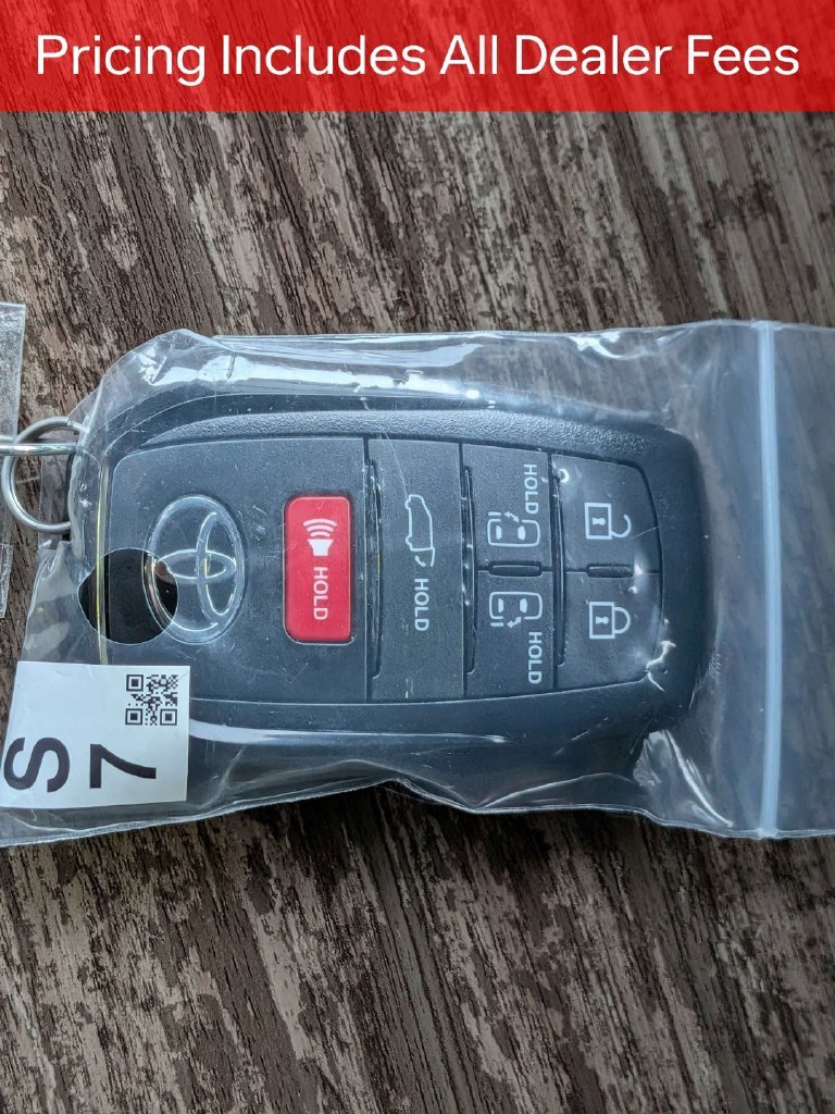 New 2026 Toyota Sienna Platinum AWD/4WD image 32