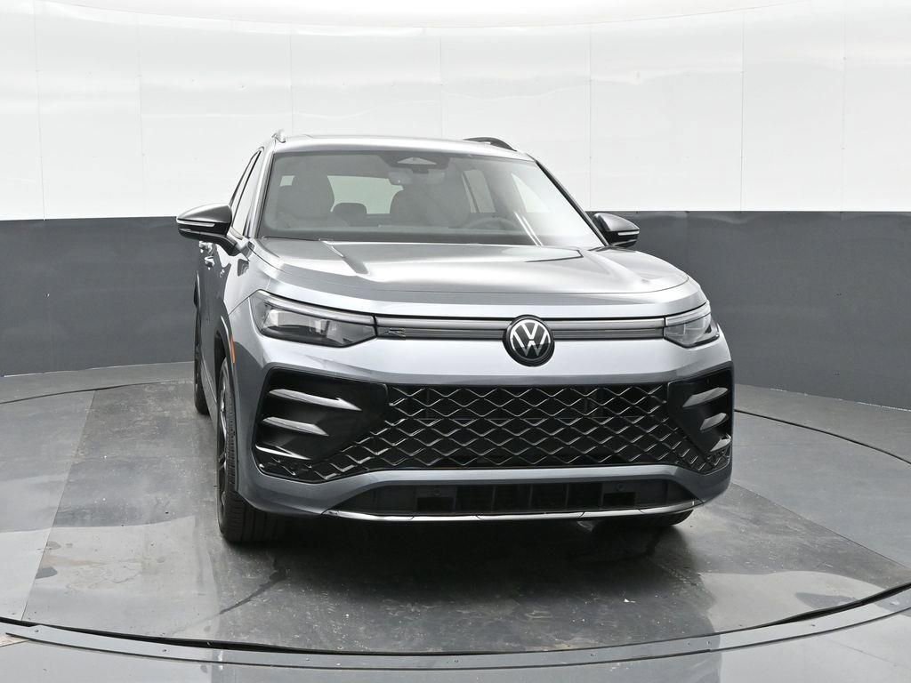 New 2026 Volkswagen Tiguan SE R-Line image 2