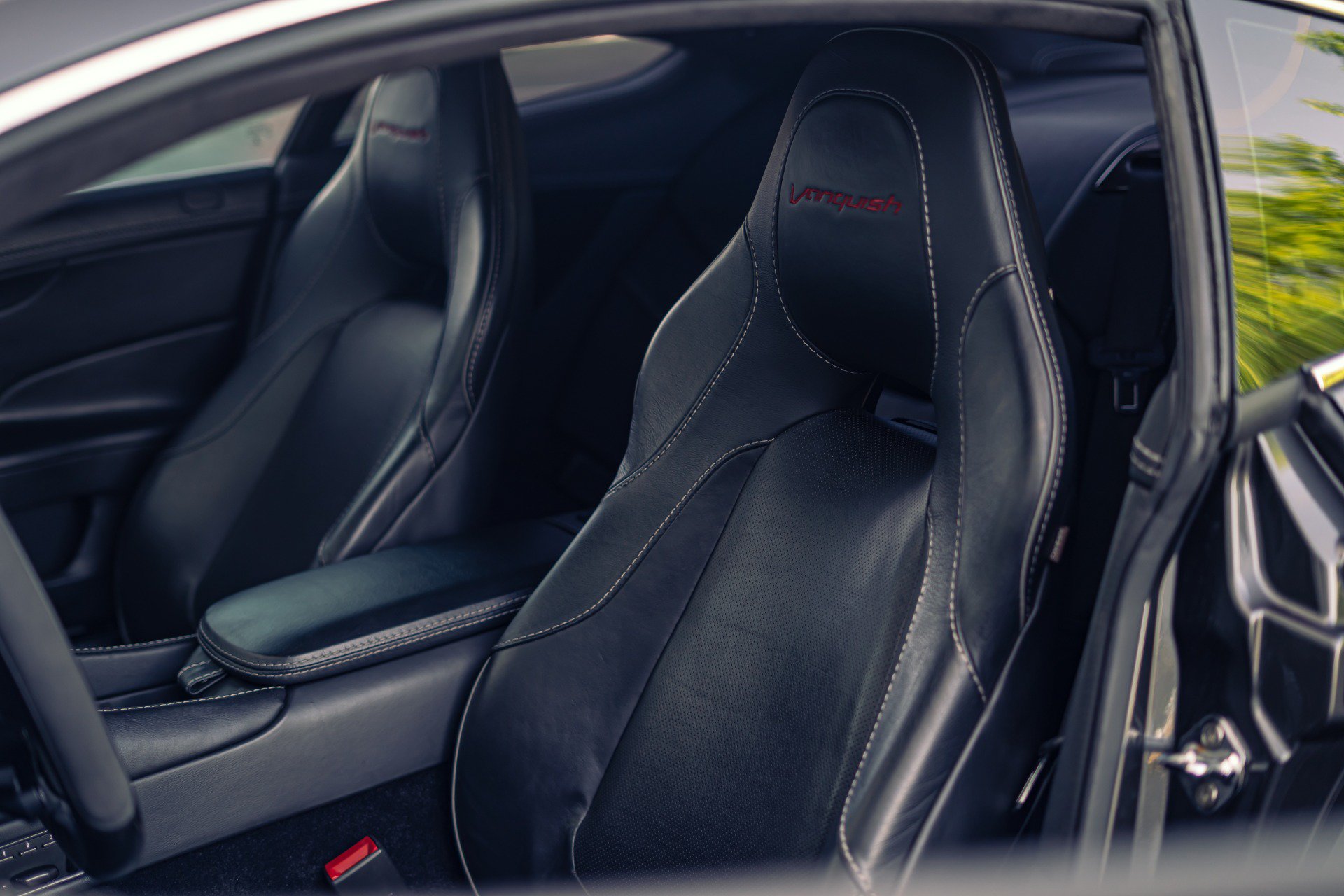 Used 2014 Aston Martin Vanquish Coupe RWD image 4