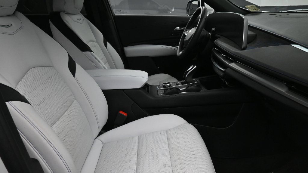 Certified 2024 Cadillac XT4 Sport FWD image 2