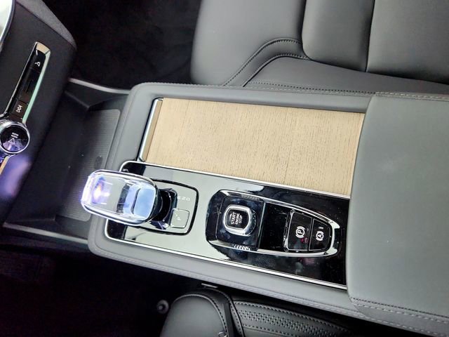 New 2026 Volvo XC90 B6 Plus w/ Protection Package Premier image 22