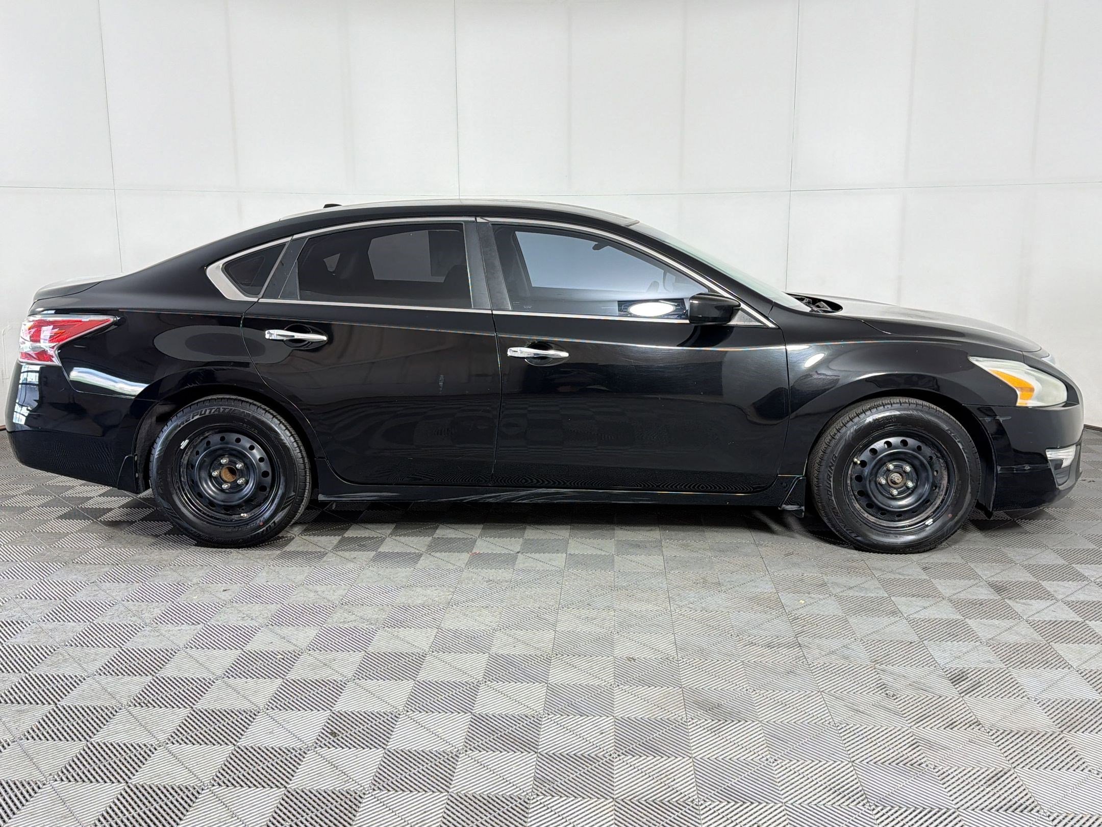 Used 2015 Nissan Altima 2.5 S w/ Power Driver Seat Package image 8