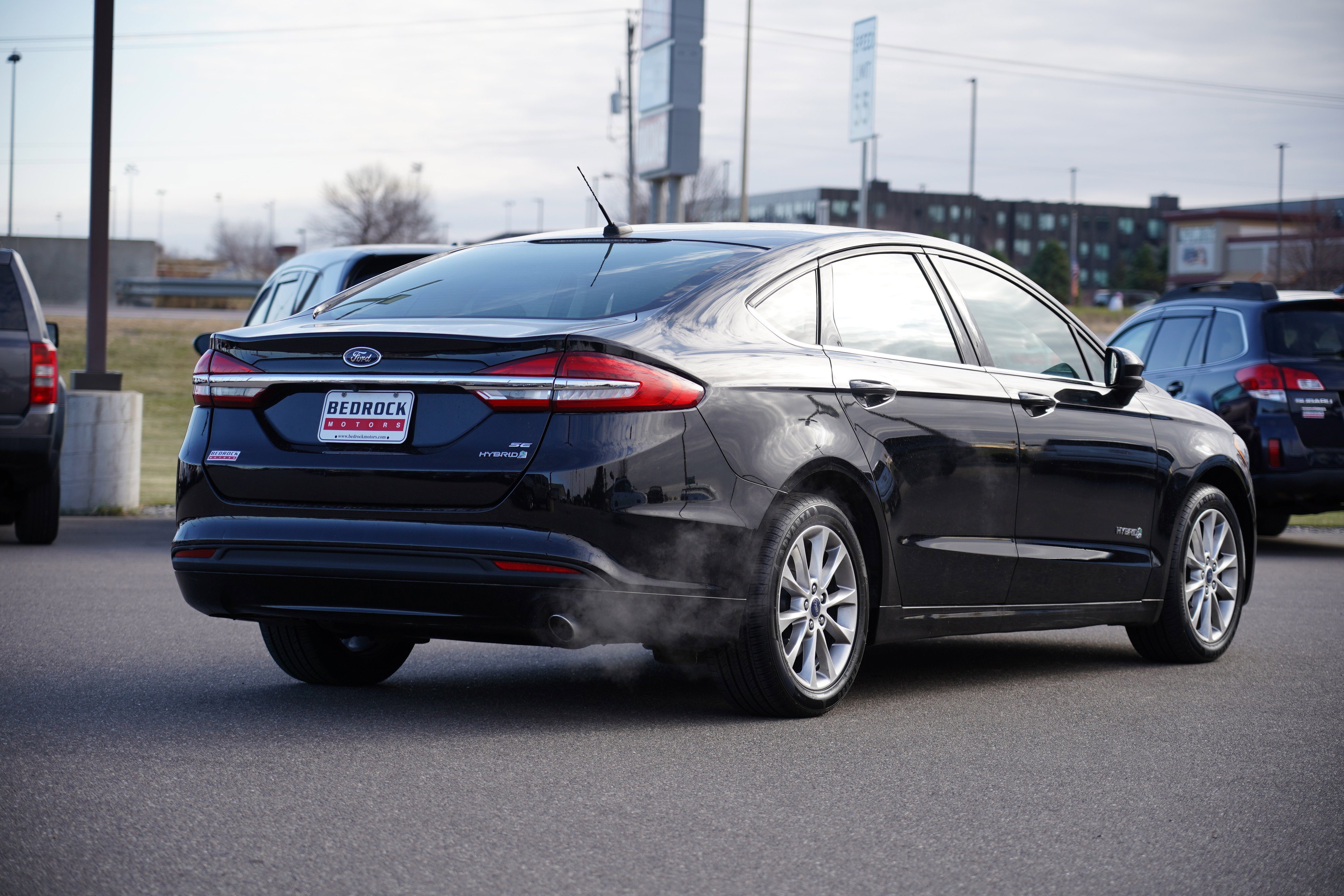 Used 2017 Ford Fusion SE image 3