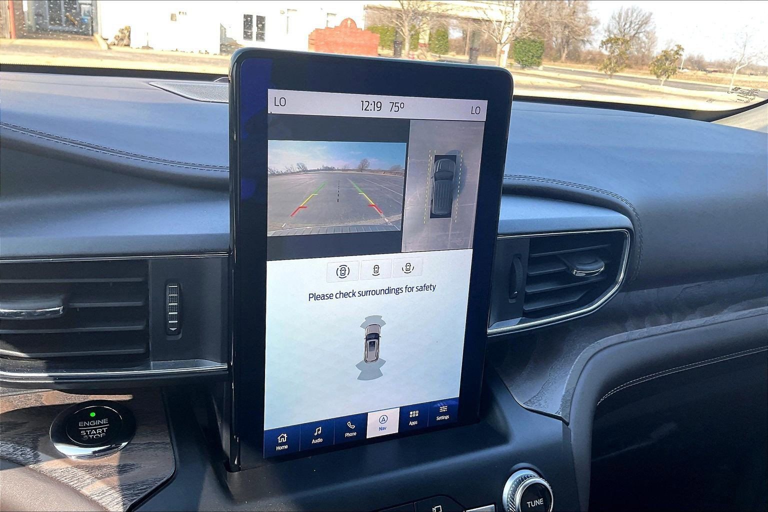 Used 2020 Ford Explorer Platinum w/ Premium Technology Package image 26