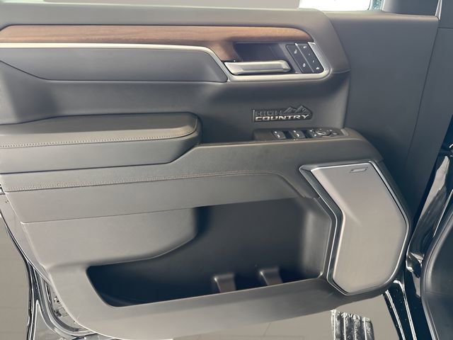 Used 2025 Chevrolet Silverado 1500 High Country w/ Technology Package image 9