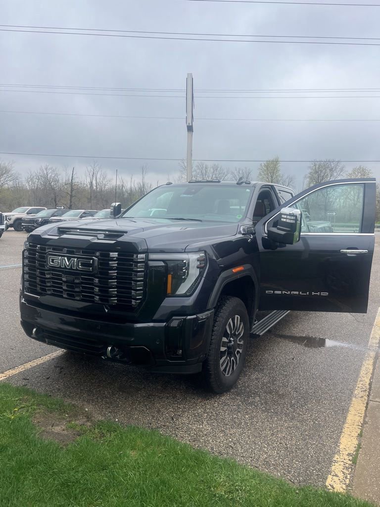 Used 2025 GMC Sierra 2500 Denali Ultimate AWD/4WD image 1