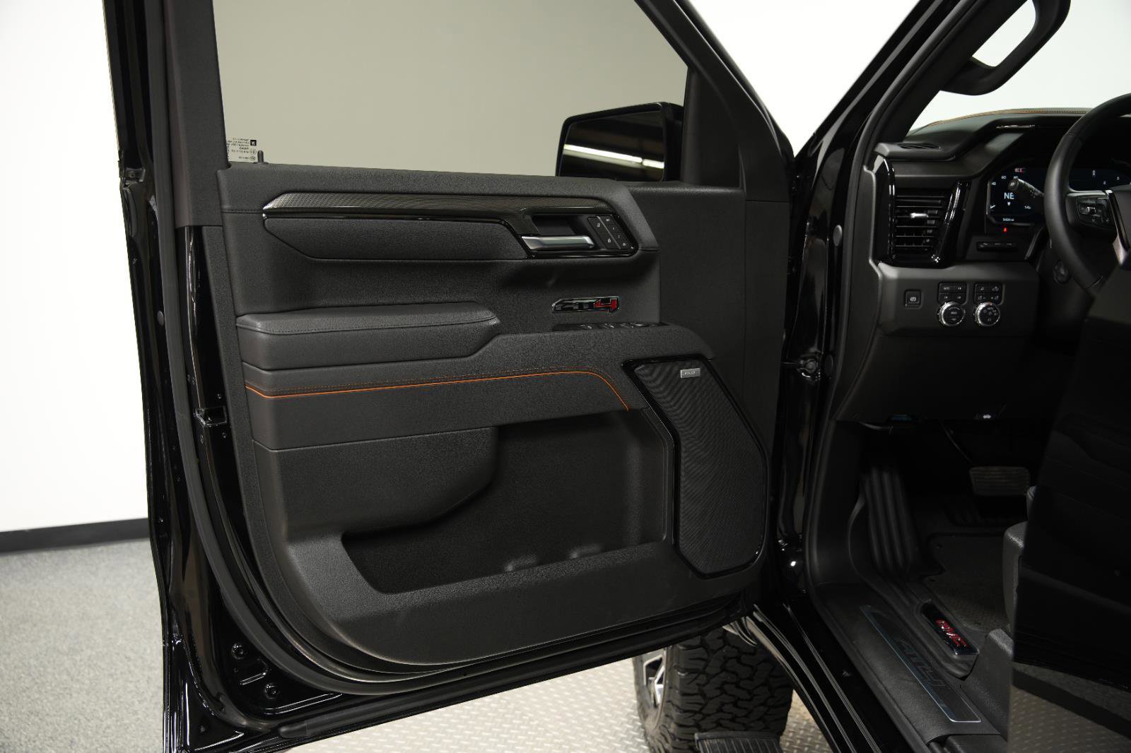 Used 2025 GMC Sierra 1500 AT4 w/ AT4 Premium Package image 27