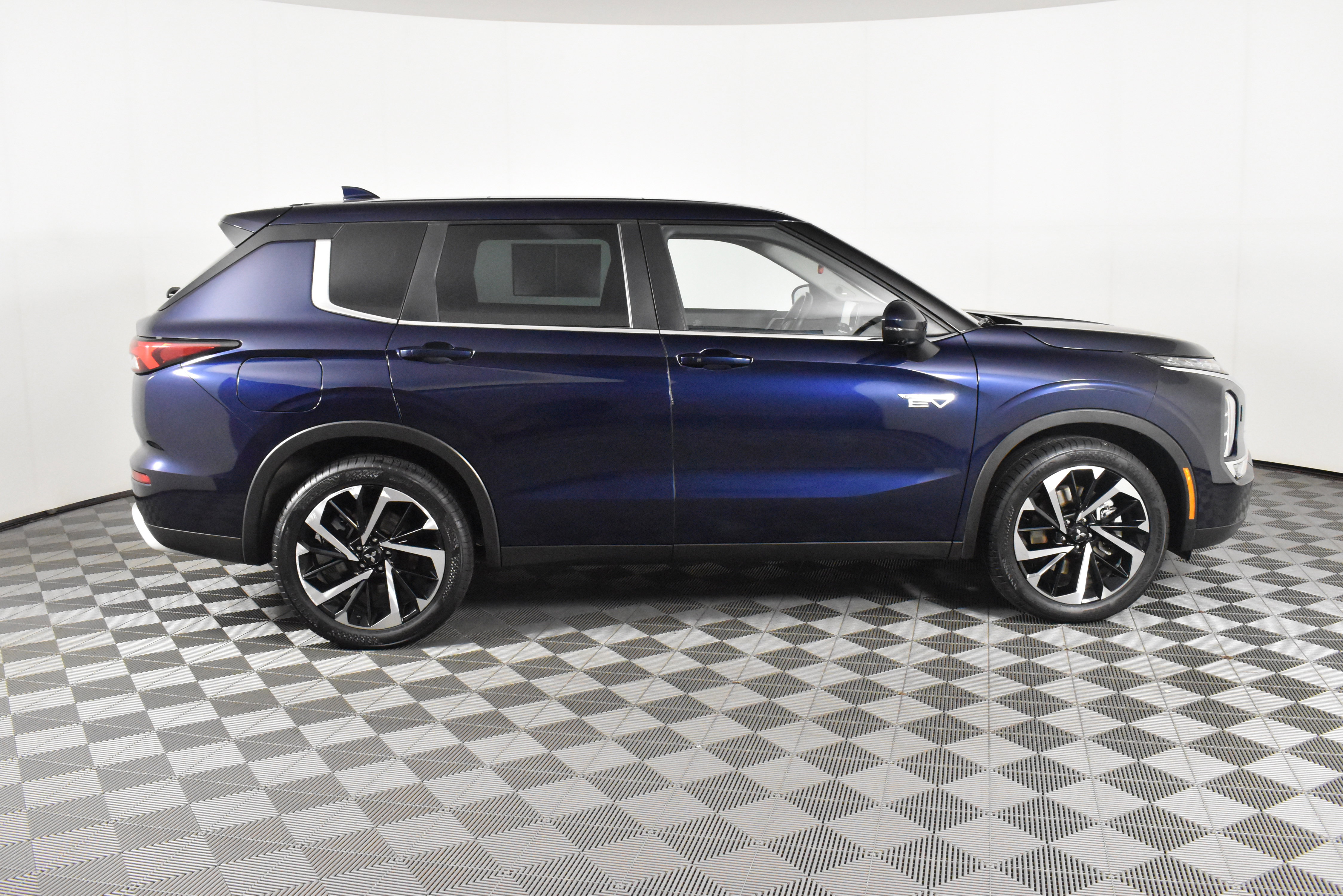 Used 2023 Mitsubishi Outlander SE image 5