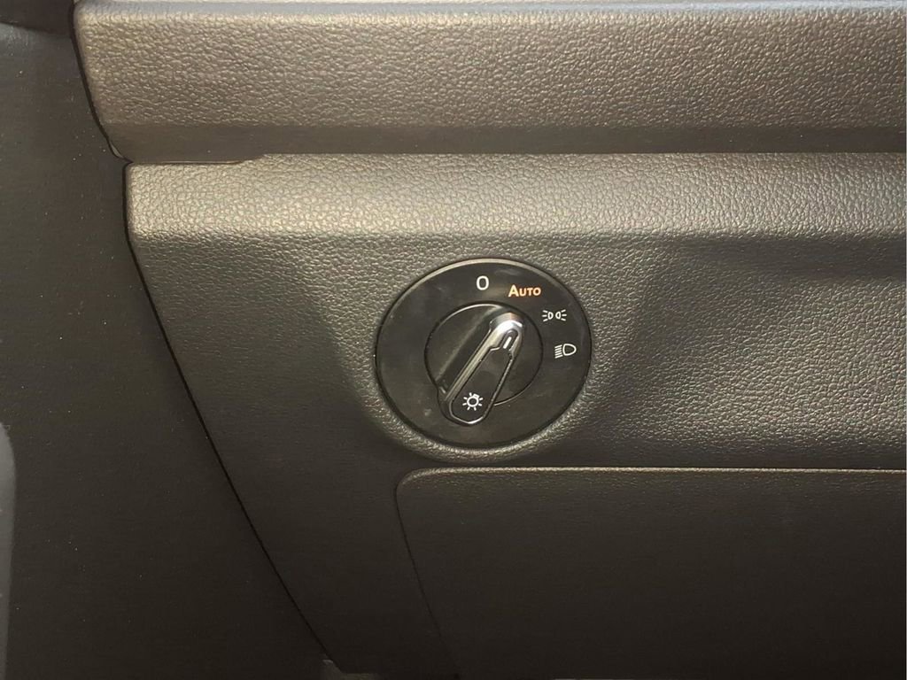 Used 2024 Volkswagen Jetta SE image 17