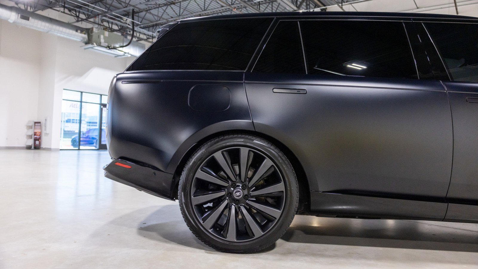 Used 2024 Land Rover Range Rover SV image 24