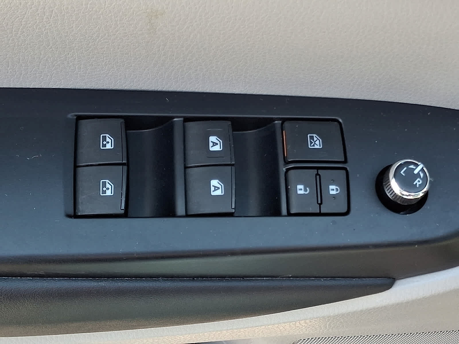 Certified 2019 Toyota Highlander XLE AWD/4WD image 29
