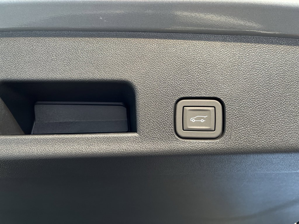 New 2026 Chevrolet Traverse LT w/ LPO, Floor Liner Package FWD image 9