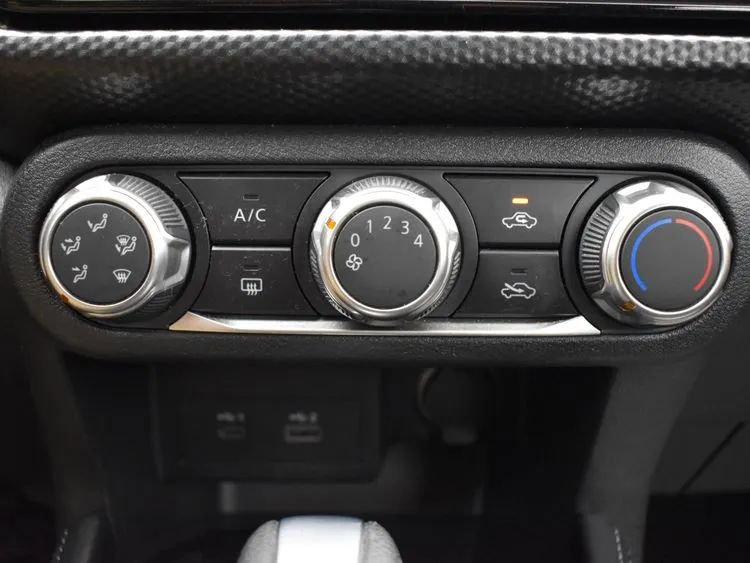 Used 2023 Nissan Kicks SV image 34