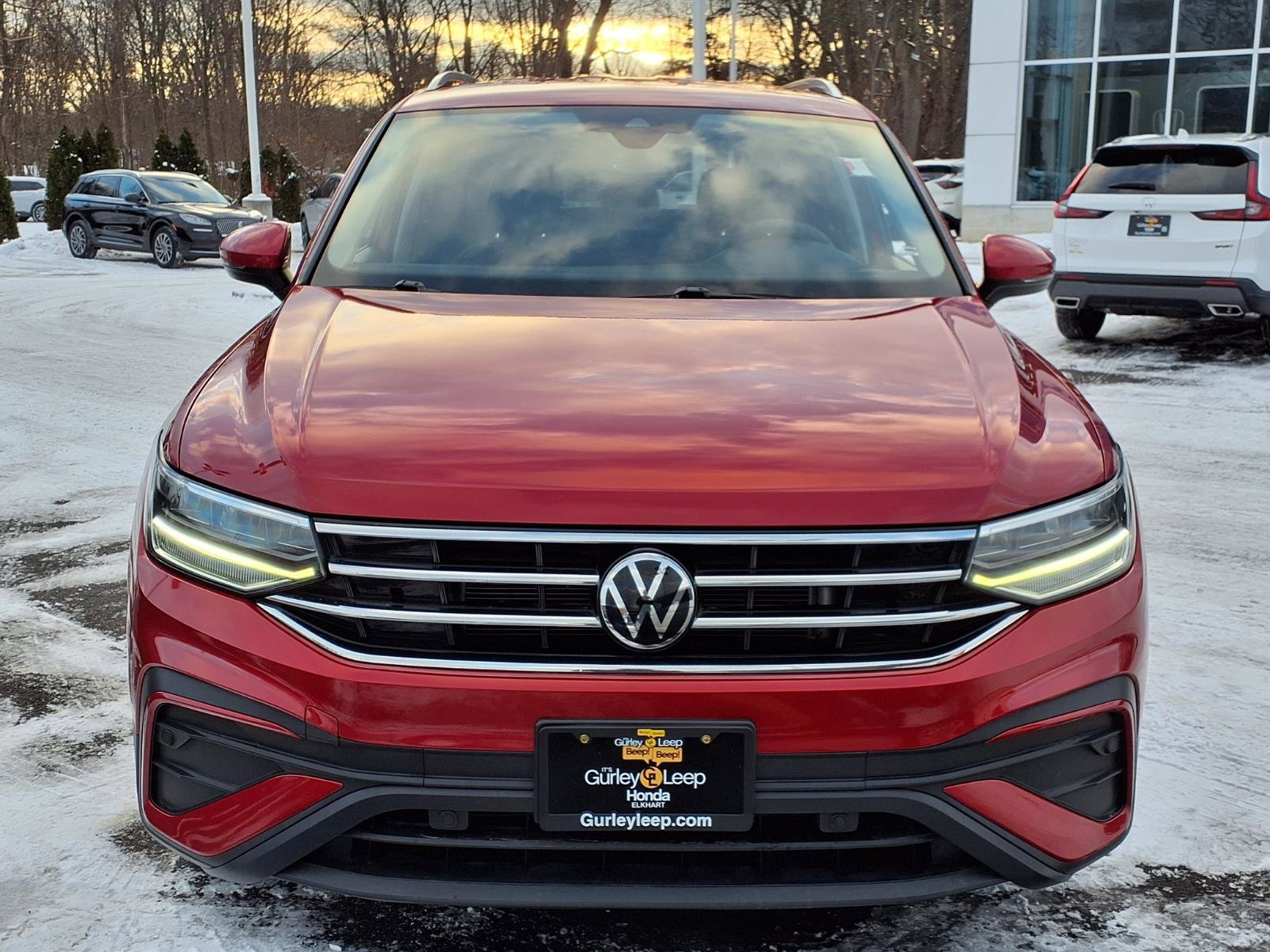 Used 2022 Volkswagen Tiguan SE image 2