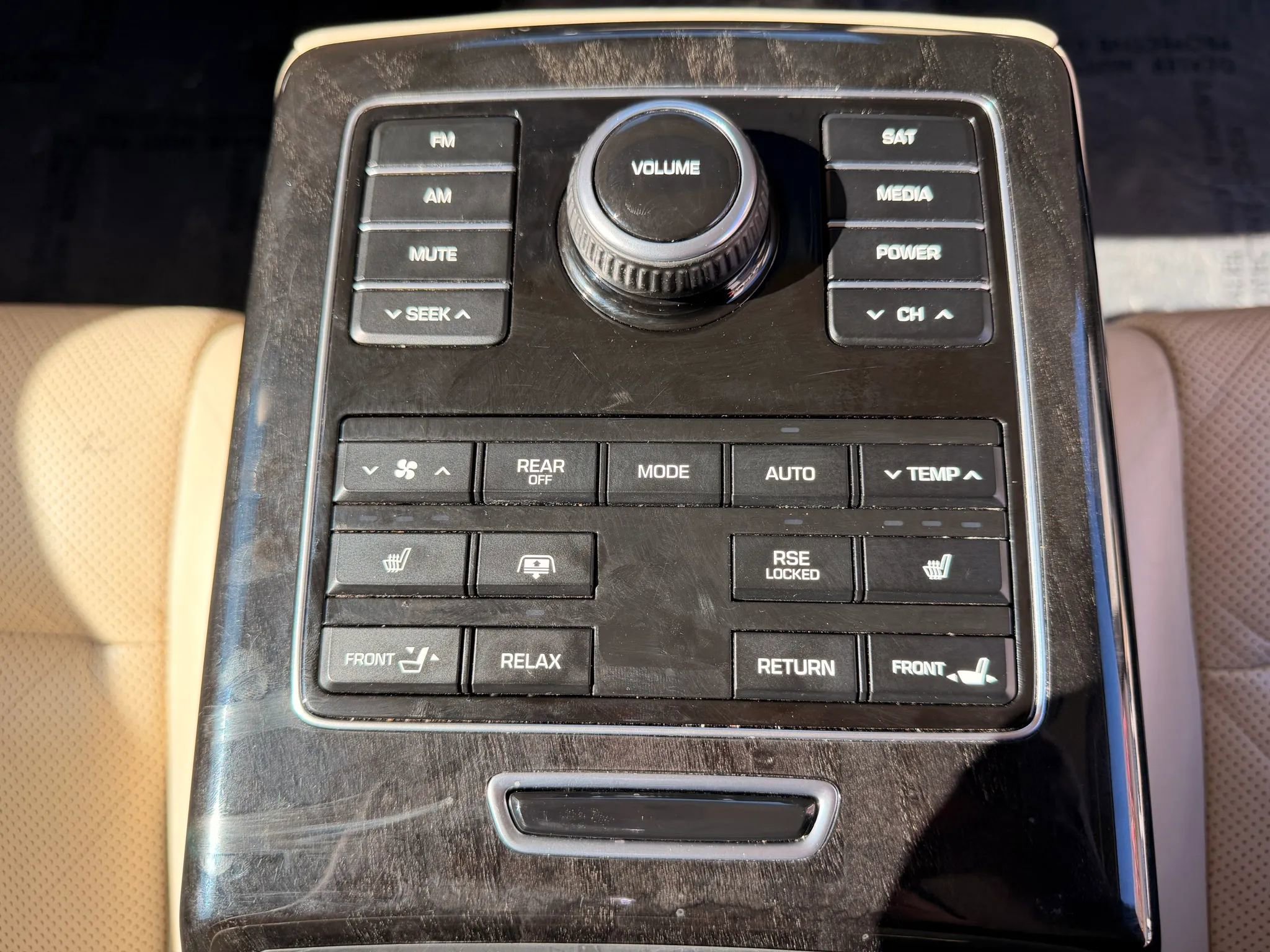 Used 2014 Hyundai Equus Signature image 33