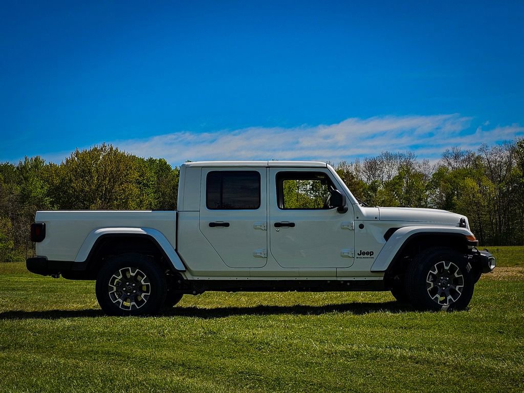 New 2026 Jeep Gladiator Sport AWD/4WD image 2
