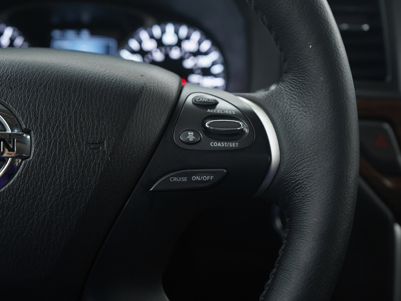 Used 2018 Nissan Pathfinder Platinum image 27