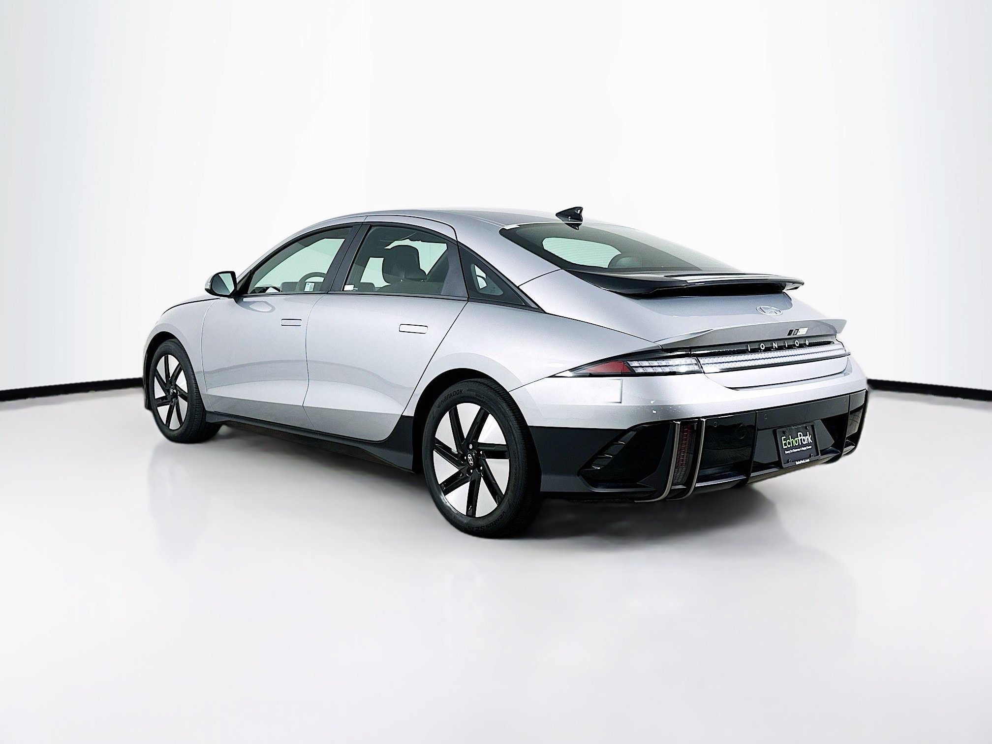 Used 2024 Hyundai Ioniq 6 SE RWD image 5