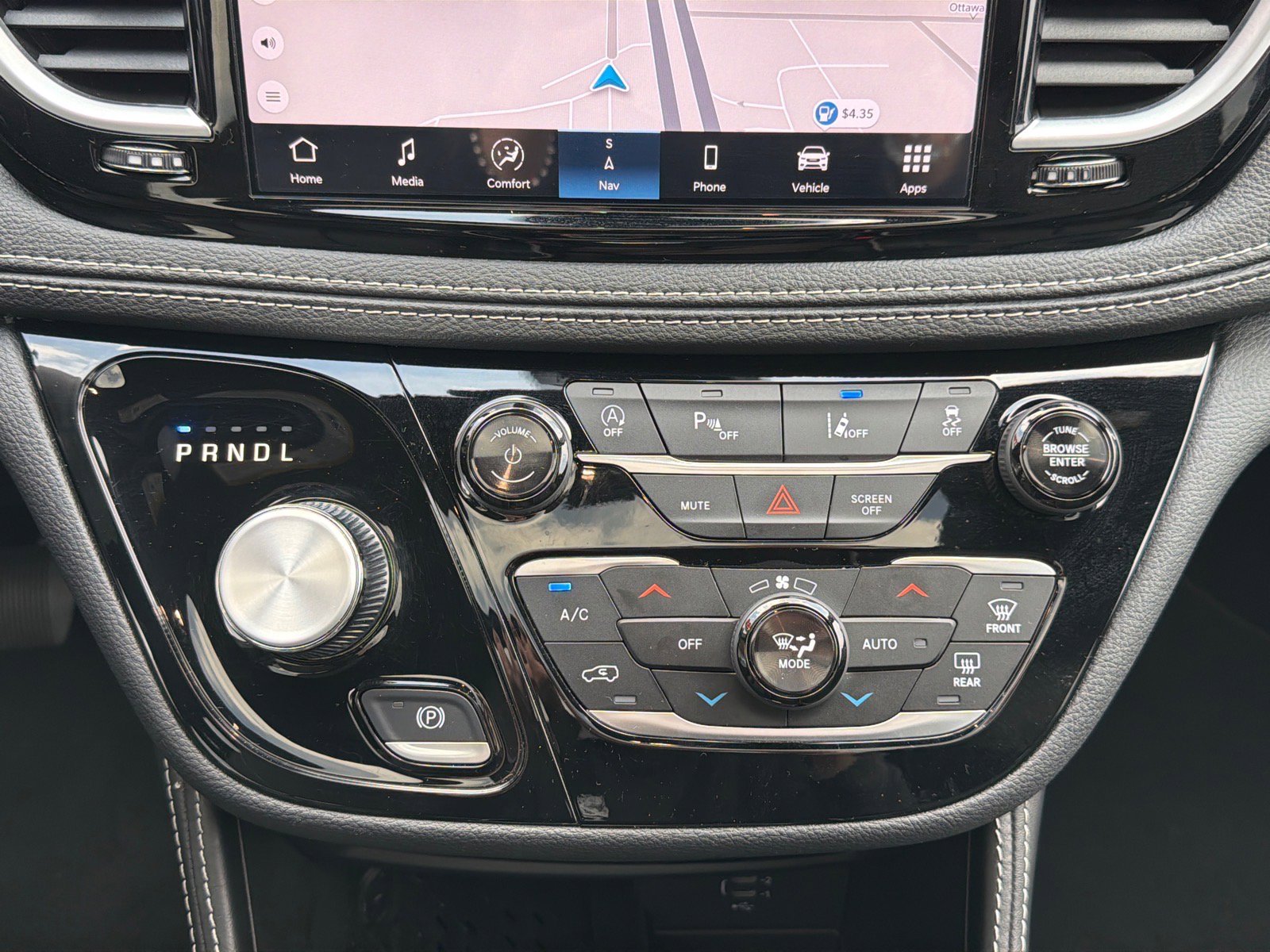 Used 2026 Chrysler Pacifica Limited image 28