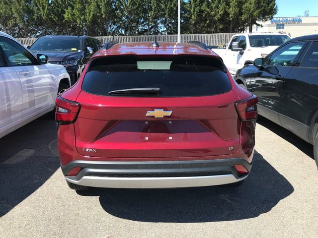 Used 2025 Chevrolet Trax LT FWD image 13
