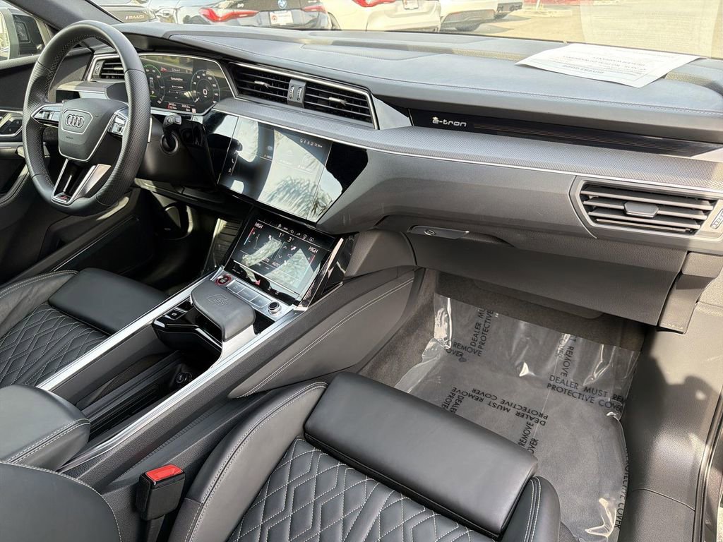 Used 2022 Audi e-tron S Prestige w/ Prestige Package image 35