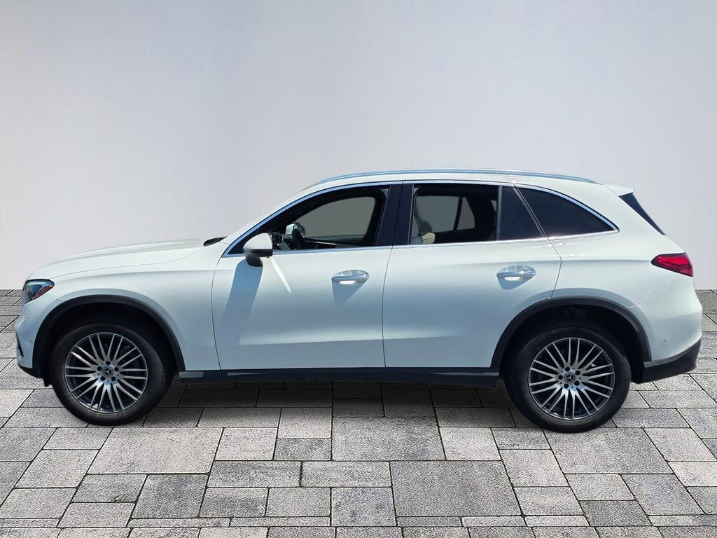 Certified 2025 Mercedes-Benz GLC 300 image 4