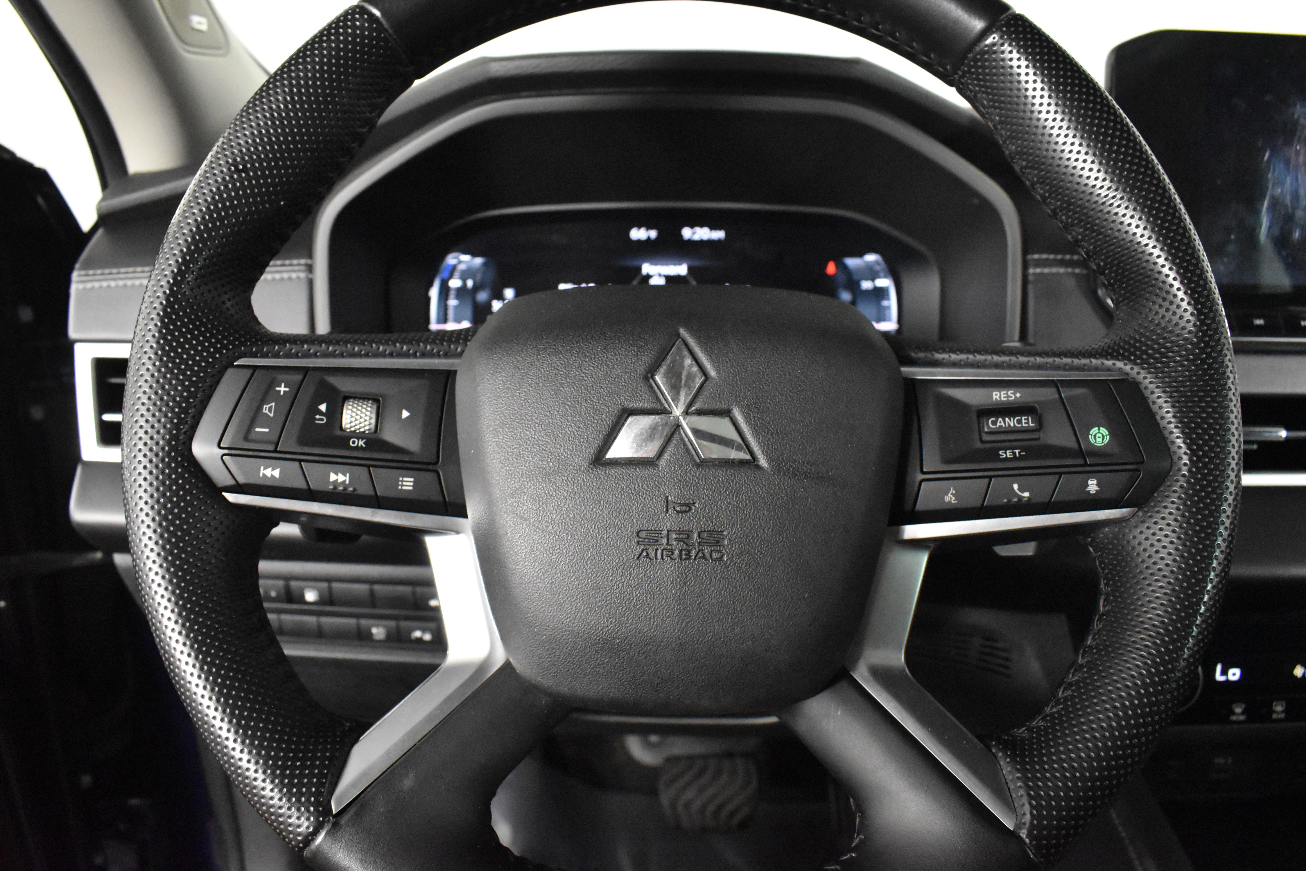 Used 2023 Mitsubishi Outlander SE image 19