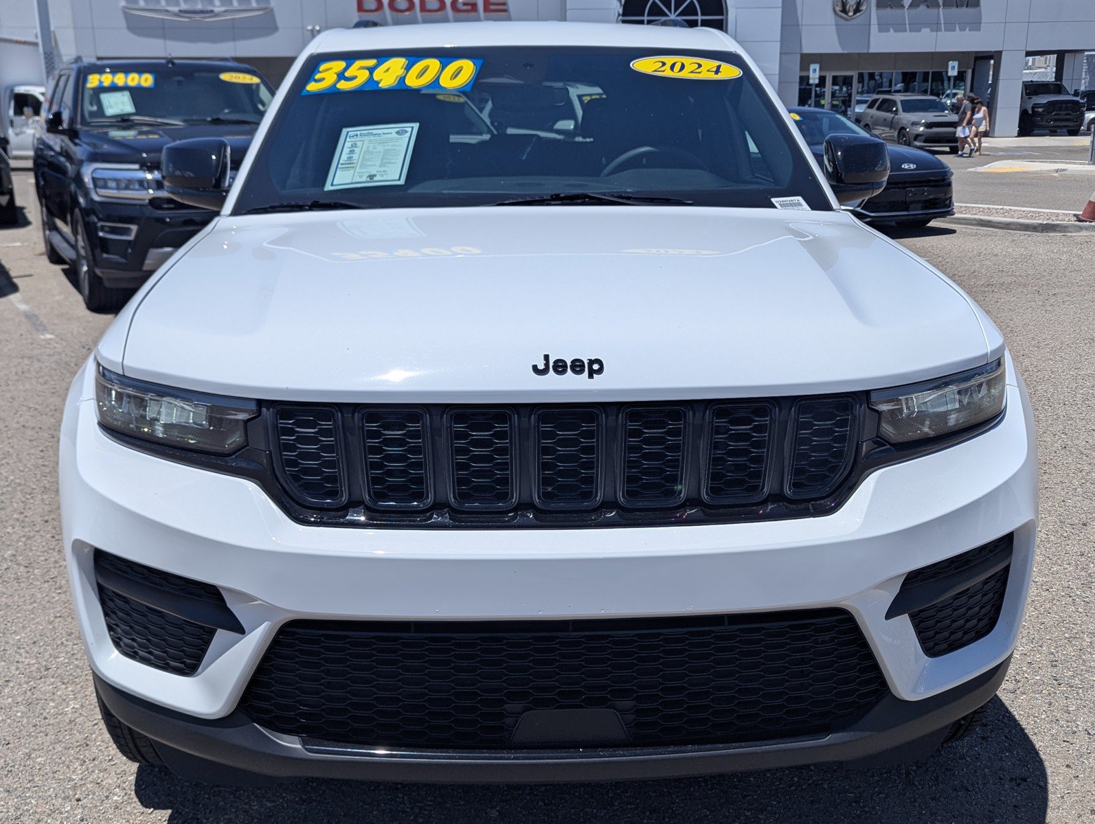 Used 2024 Jeep Grand Cherokee Altitude AWD/4WD image 6