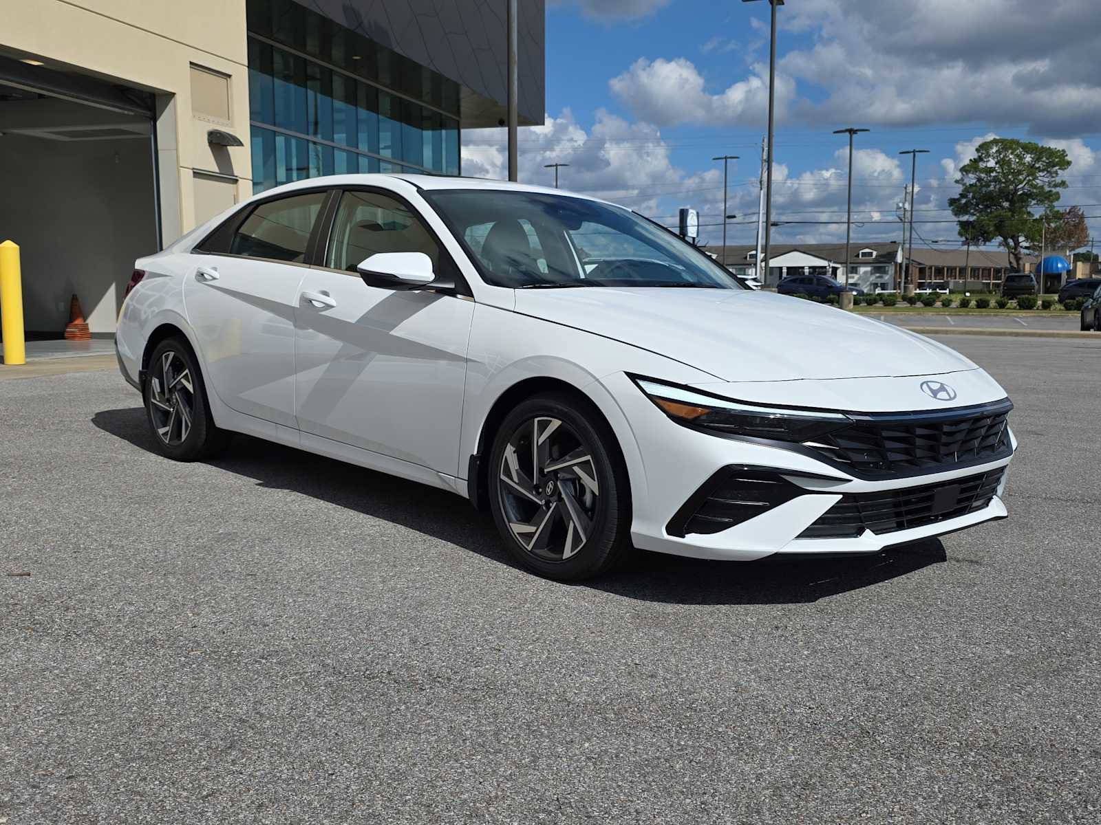 New 2025 Hyundai Elantra Limited image 2