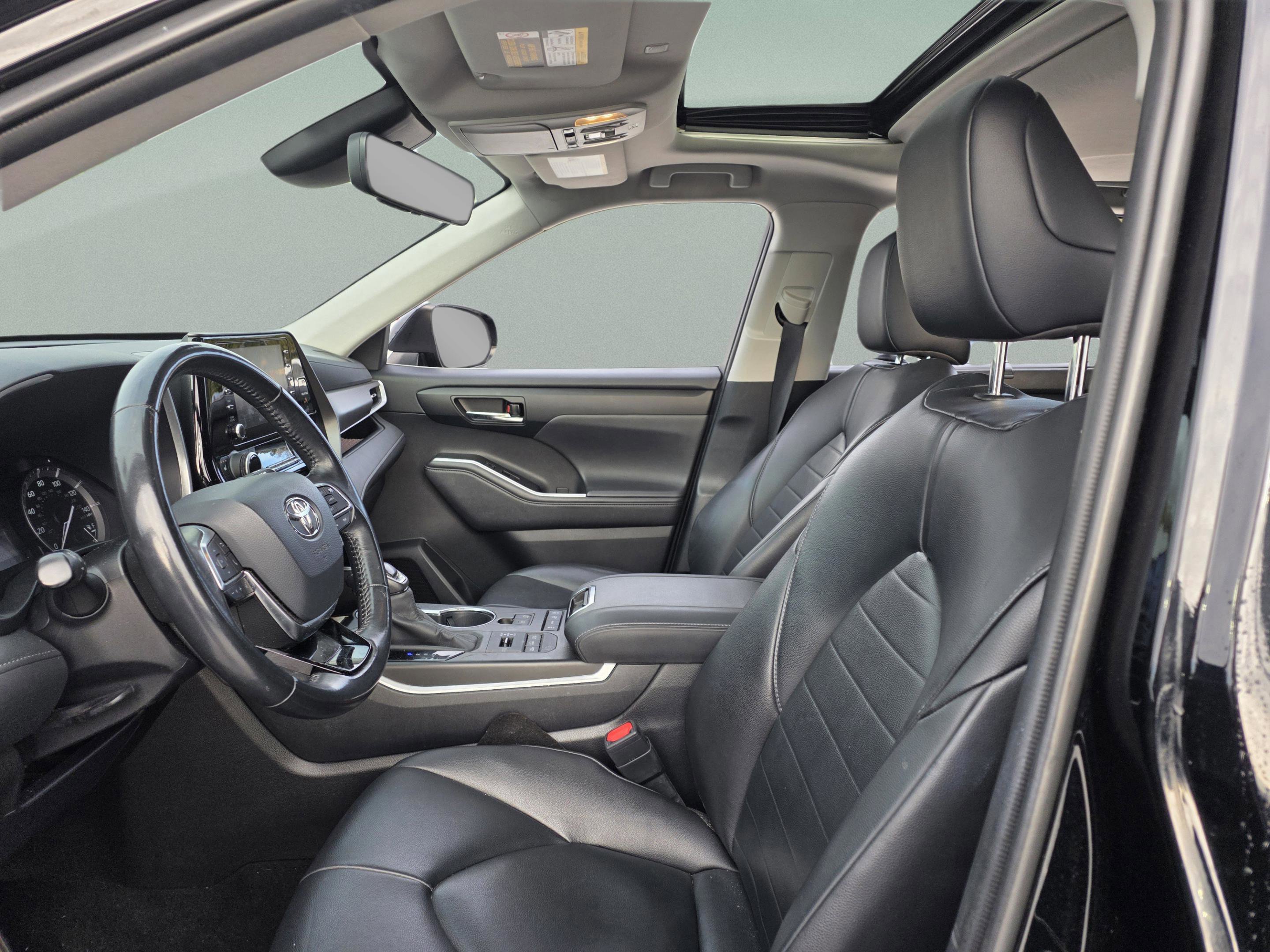 Used 2020 Toyota Highlander XLE image 12