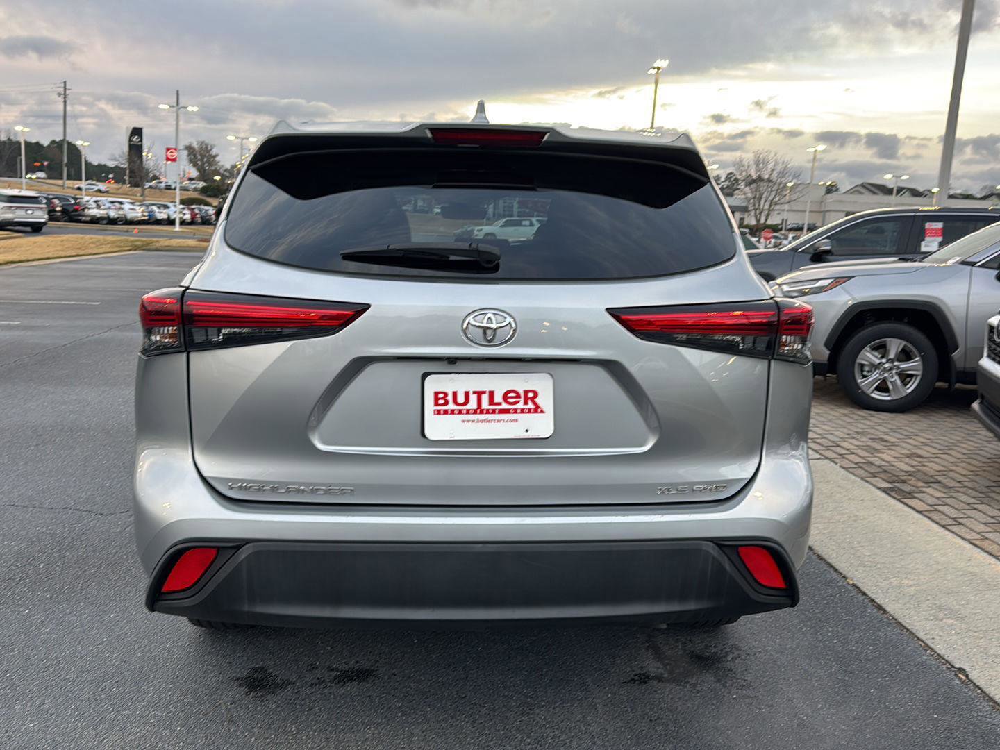 Certified 2023 Toyota Highlander XLE image 4