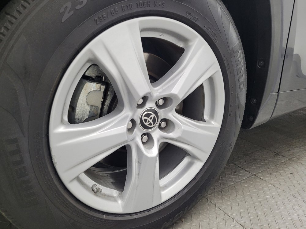 Used 2021 Toyota Highlander LE image 31