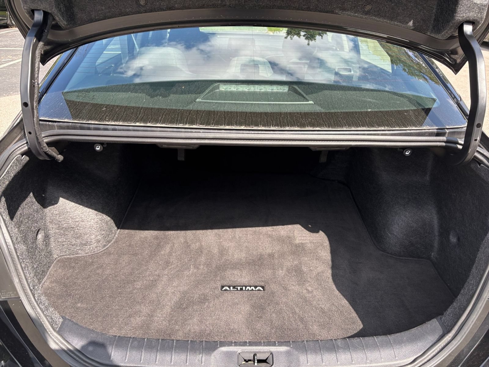 Used 2025 Nissan Altima 2.5 SV FWD image 30