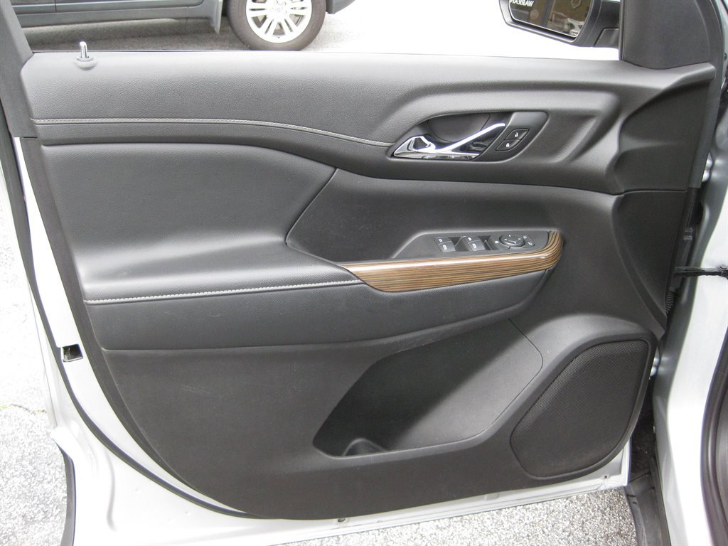 Used 2020 GMC Acadia SLE FWD image 10