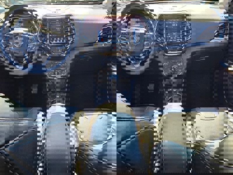 Used 2022 Jeep Cherokee Limited image 11