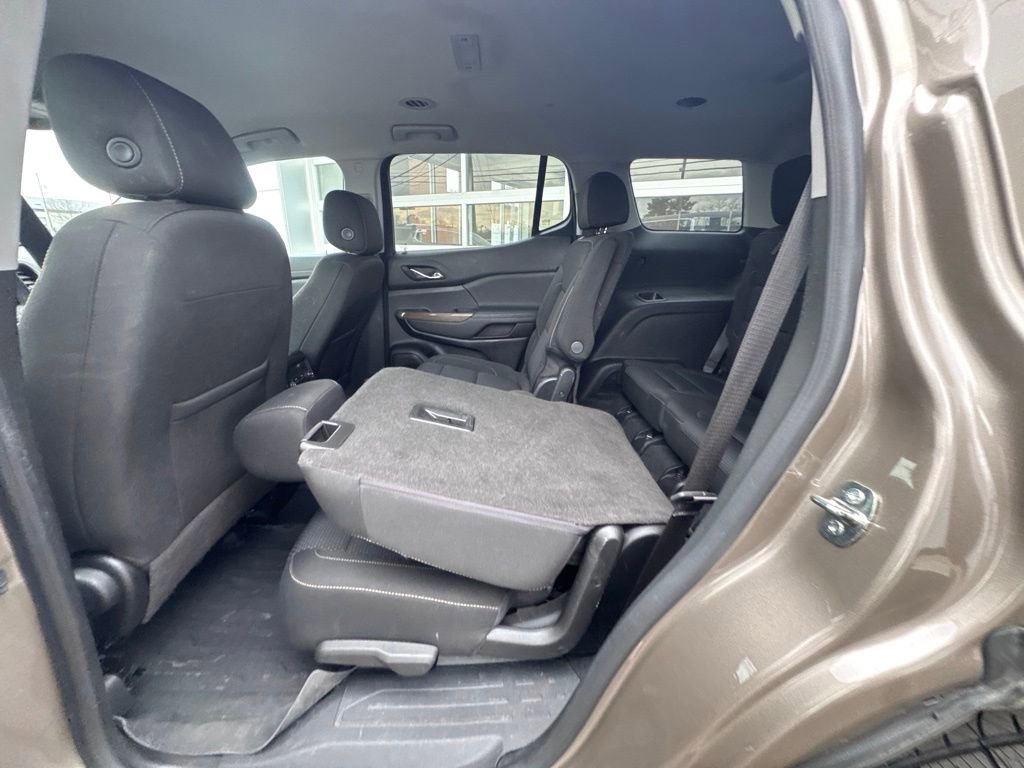 Used 2023 GMC Acadia SLE w/ LPO, Floor Liner Package FWD image 30