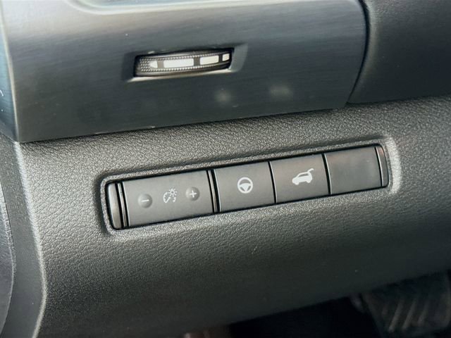 Certified 2023 Nissan Pathfinder SL w/ Lighting Package (N92) image 11