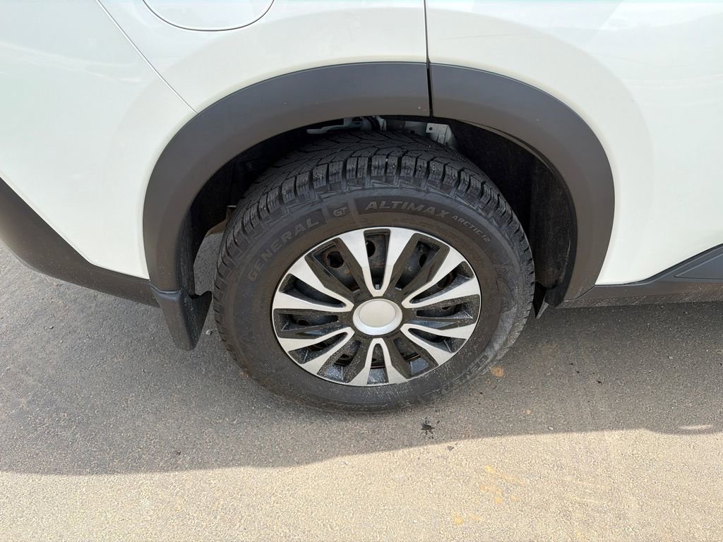 Used 2022 Nissan Rogue S AWD/4WD image 17