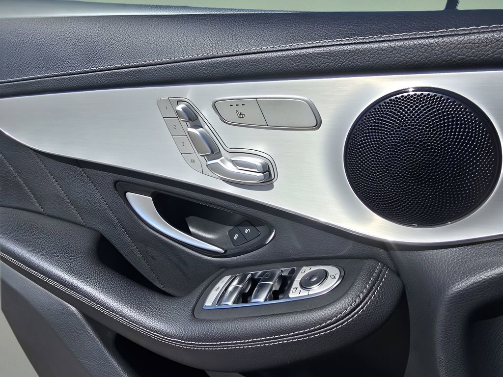 Used 2023 Mercedes-Benz GLC 300 4MATIC Coupe image 16