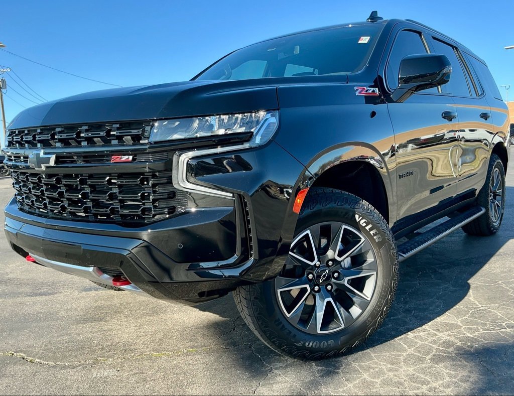 Used 2024 Chevrolet Tahoe Z71 w/ Luxury Package image 2