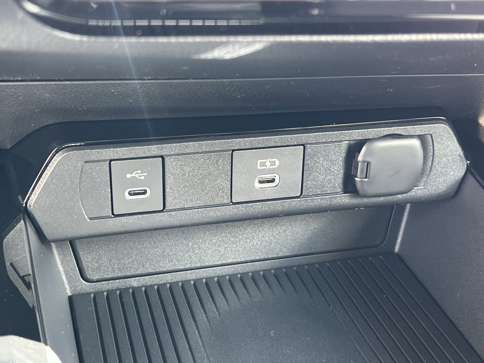 New 2026 Toyota Prius Plug-In Hybrid FWD image 25