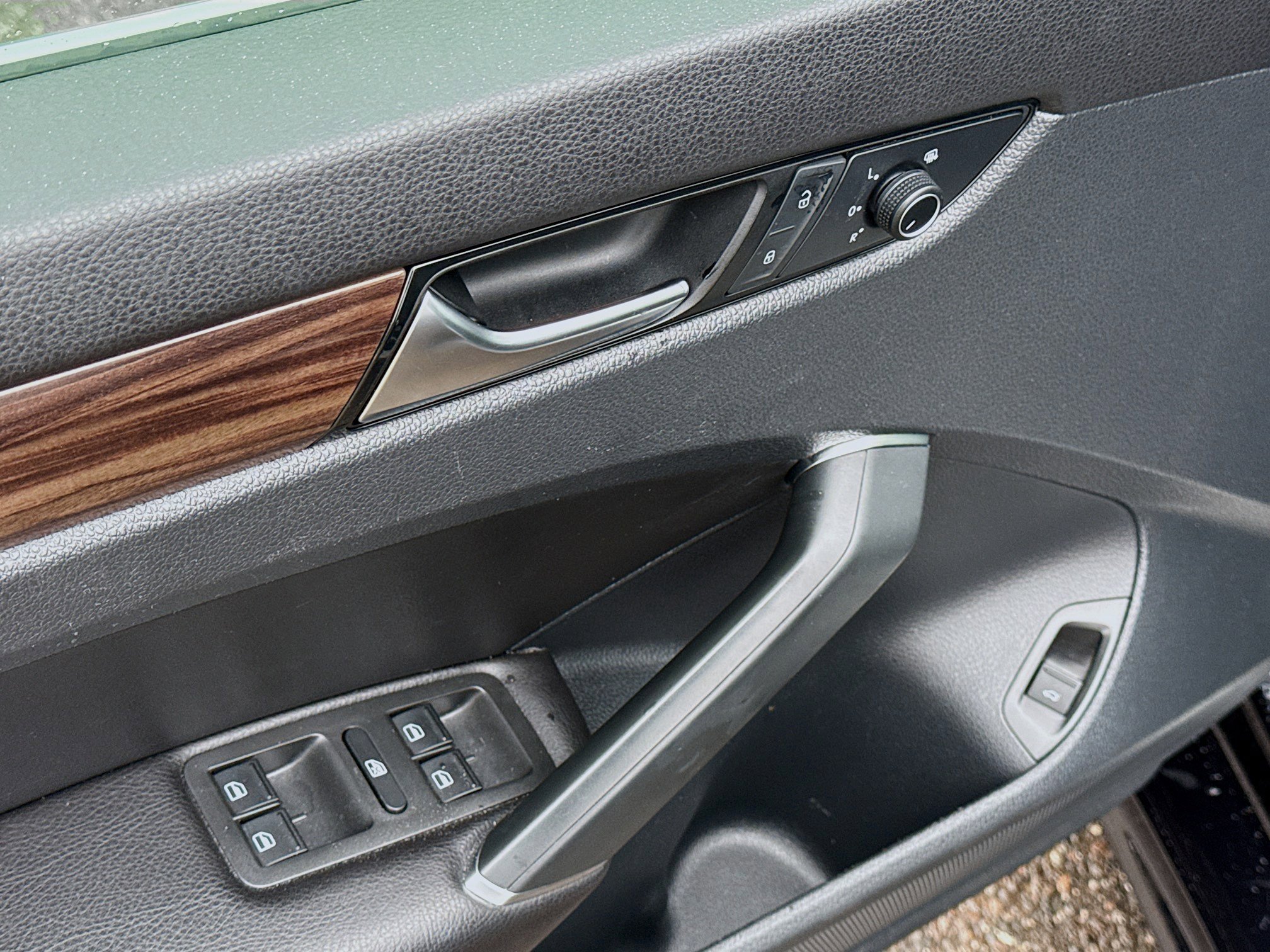 Used 2020 Volkswagen Passat 2.0T SEL image 22