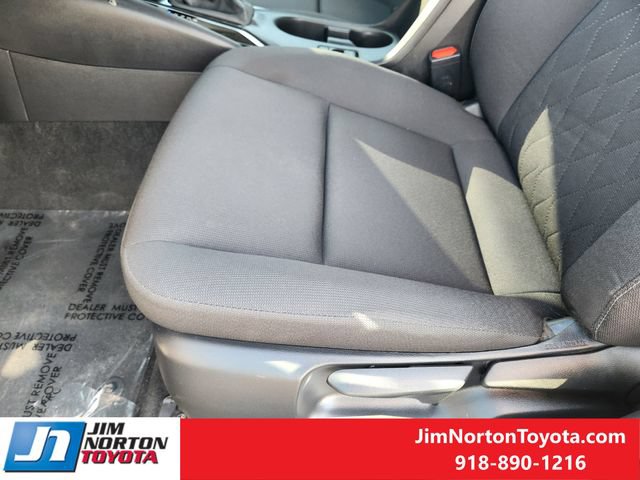 Used 2025 Toyota Corolla LE FWD image 24