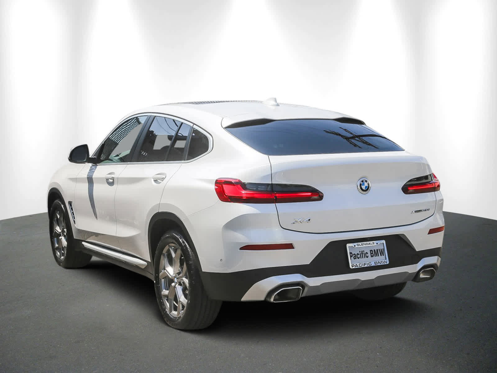 Certified 2023 BMW X4 xDrive30i w/ Premium Package image 4