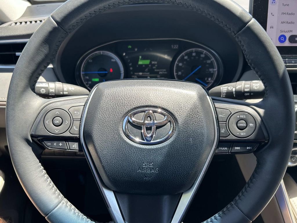 Used 2024 Toyota Venza XLE AWD/4WD image 32