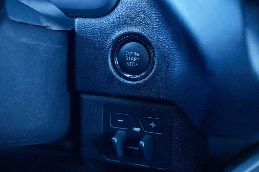 Used 2025 Toyota Tundra SR5 AWD/4WD image 31