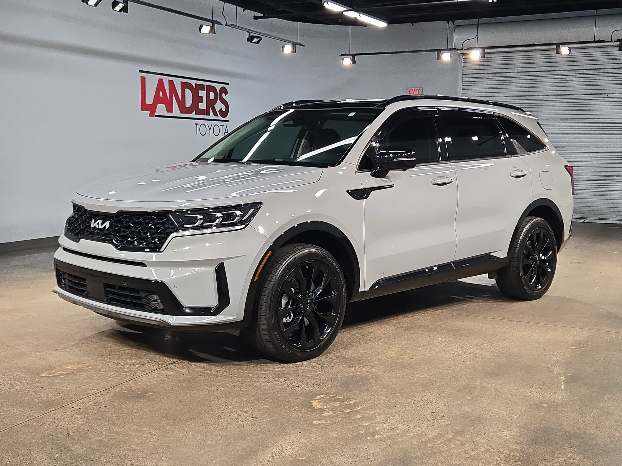 Used 2023 Kia Sorento SX AWD/4WD image 3