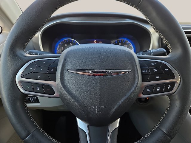 Used 2024 Chrysler Pacifica Touring-L FWD image 24