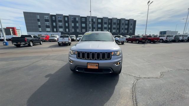 Used 2017 Jeep Grand Cherokee Limited image 3